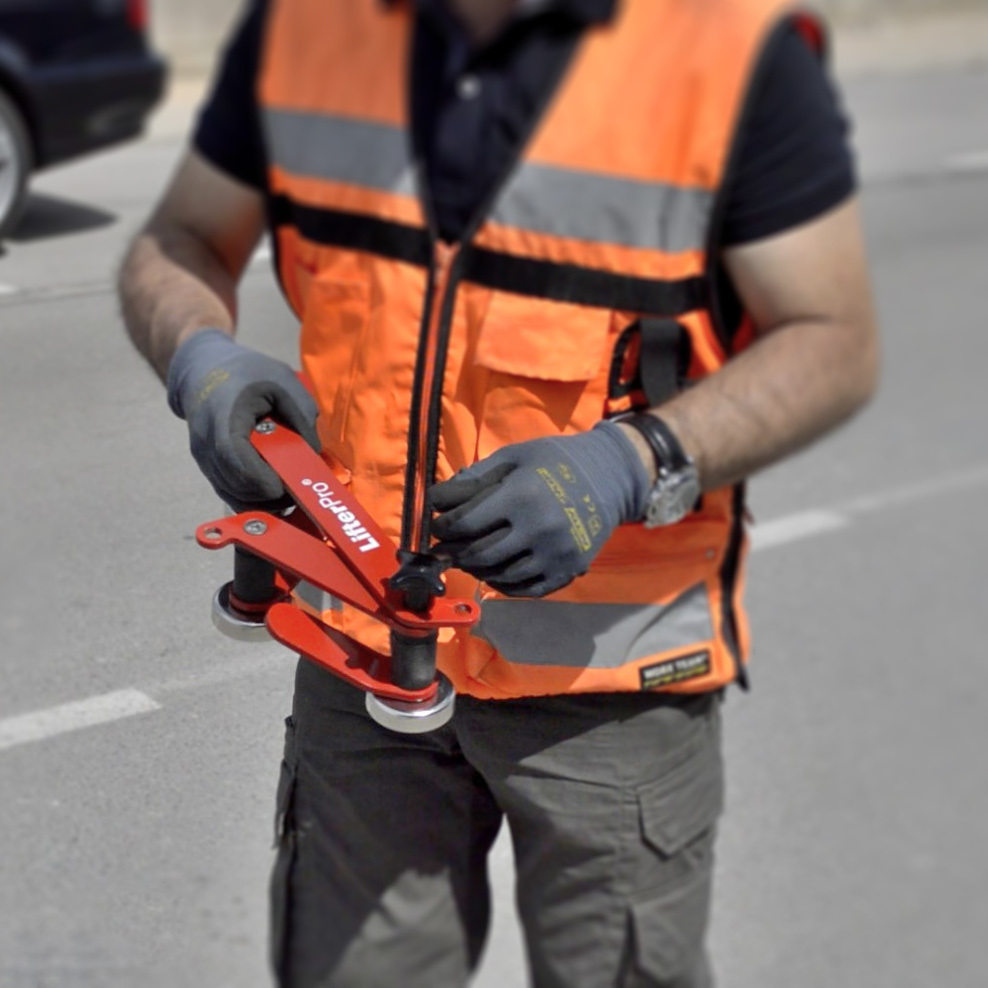 LIFTERPRO DISPOSITIVO PARA LA MANIPULACIÓN DE TAPAS URBANAS MAGNETIZABLES